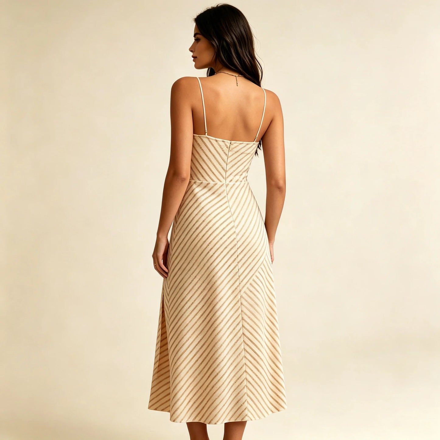 Vestido midi a rayas para mujer con escote corazón, busto cruzado y abertura frontal – corte slim, vestido elegante para vacaciones