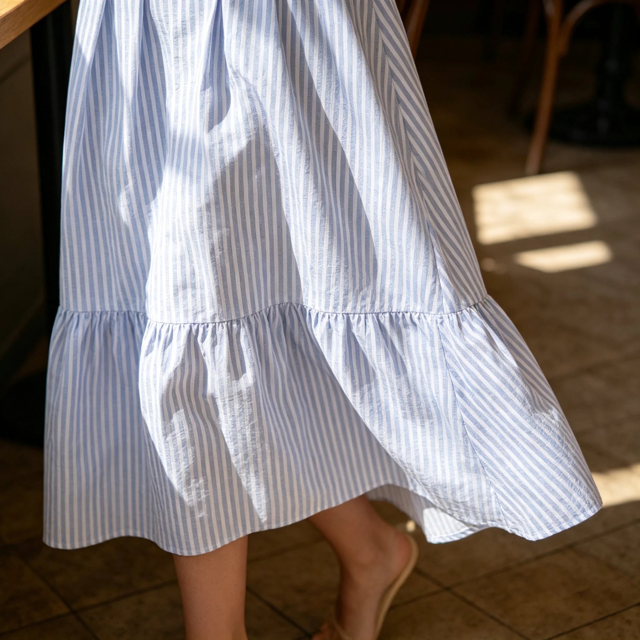 Alejandra | Vestido Midi a Rayas Azul Blanco - Para Tu Brunch Especial, Escote Corazón, Favorecedor